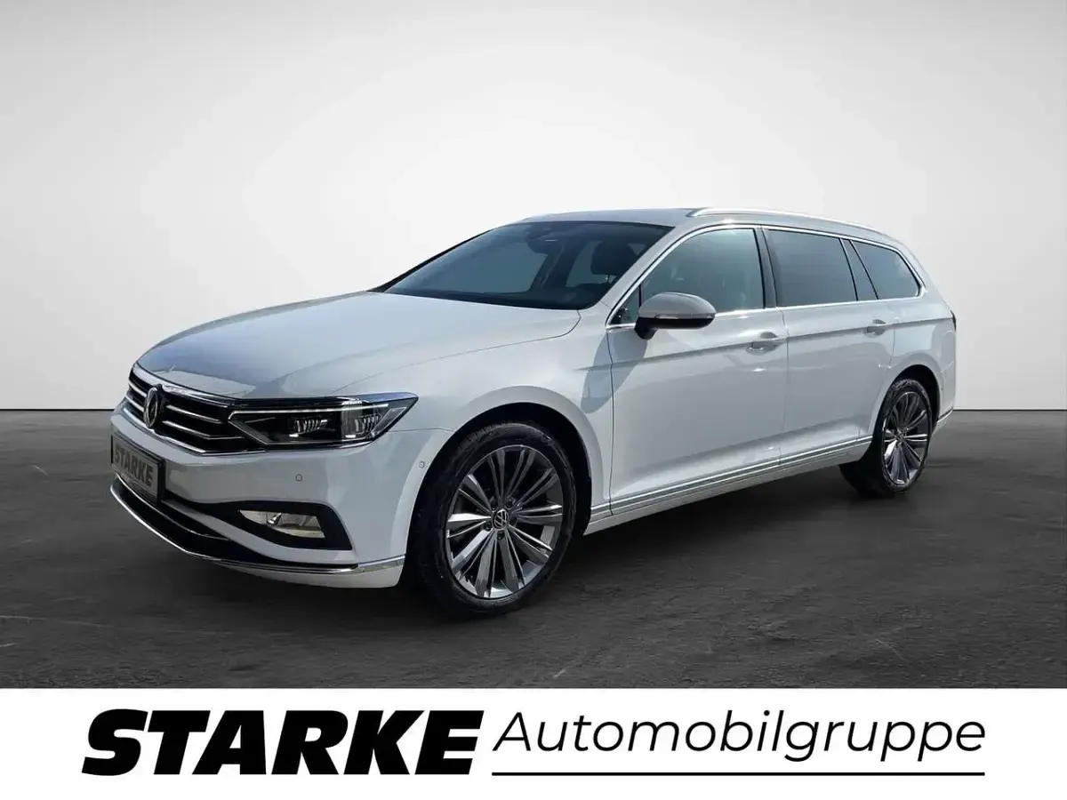 Gebraucht VW Passat Elegance 150 PS (110 kW) 2023 Weiß (gletscherweiß metallic) Kombi