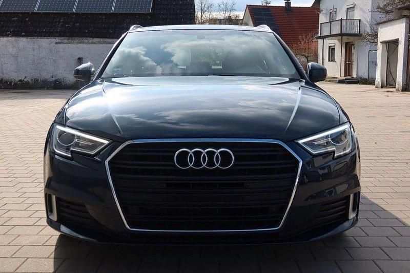 Gebraucht Audi A3 Sport 150 PS (110 kW) 2018 Blau Limousine