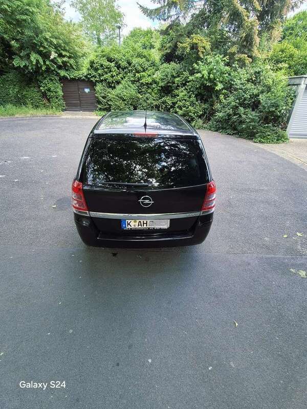 Schwarz Gebraucht 2009 Opel Zafira Selection Van / Kleinbus | 3.900 € (Fairer Preis) - Bild 1/4