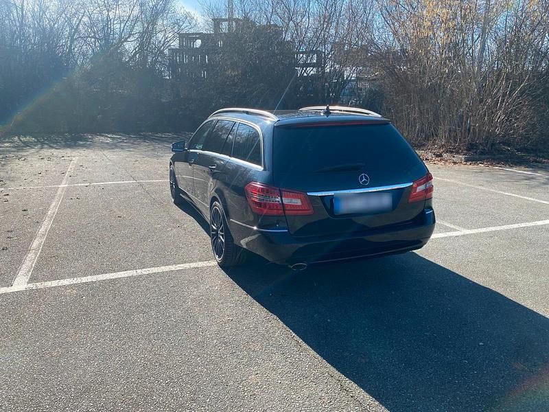 Gebraucht Mercedes E200 Avantgarde 184 PS (135 kW) 2011 Schwarz Kombi