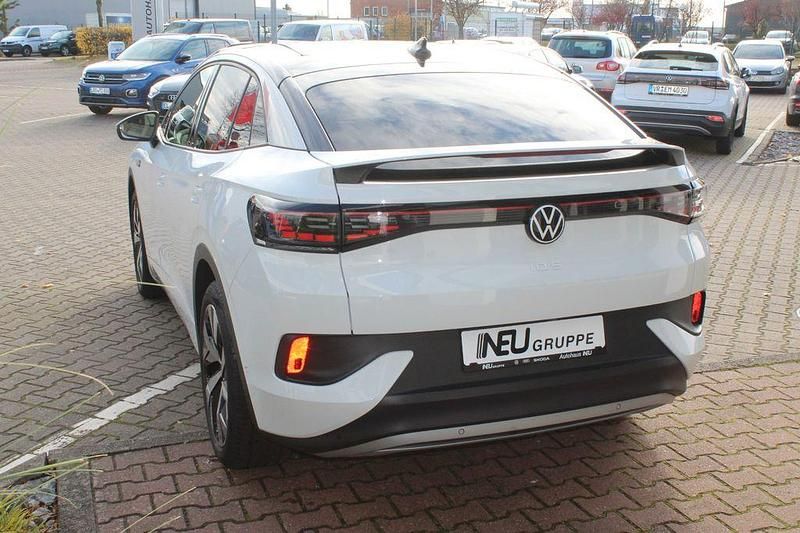 Gebraucht VW ID.5 Pro Performance 150 kW (204 PS) 2023 Gletscherweiß schwarz (metallic) SUV