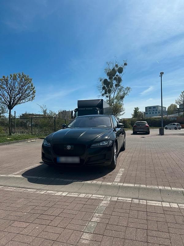 Second-hand Jaguar XF 2019 Negru Berlinǎ