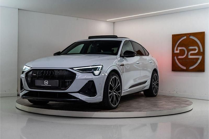 Weiß Gebraucht 2022 Audi e-tron Sportback Sport SUV | 44.981 € - Bild 1/4