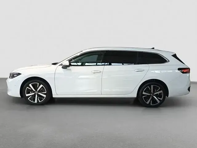 Gebraucht VW Passat IQ Drive 150 PS (110 kW) 2026 Weiß Kombi
