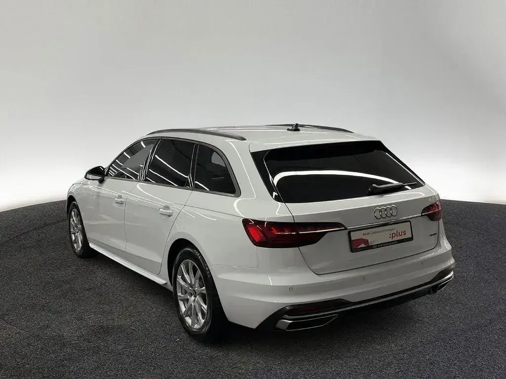 Używany Audi A4 Advanced Plus 204 KM (150 kW) 2023 Biały Kombi