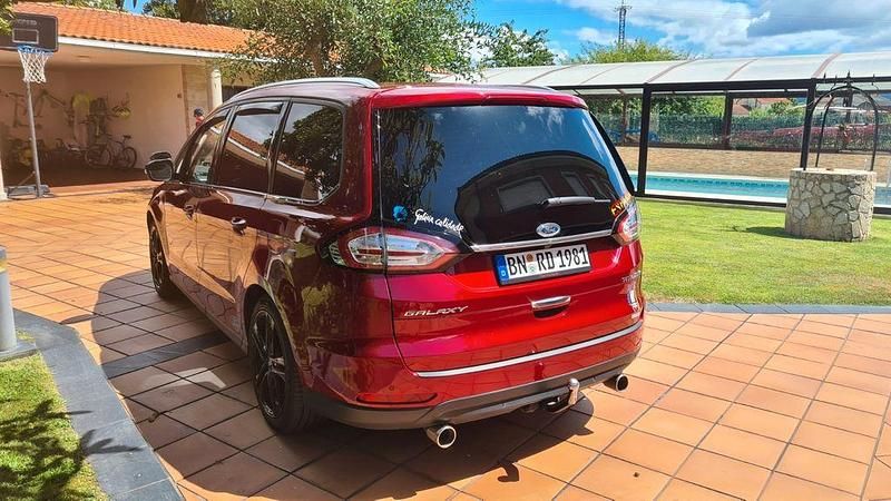 Gebraucht Ford Galaxy 179 PS (131 kW) 2018 Rot Van / Kleinbus