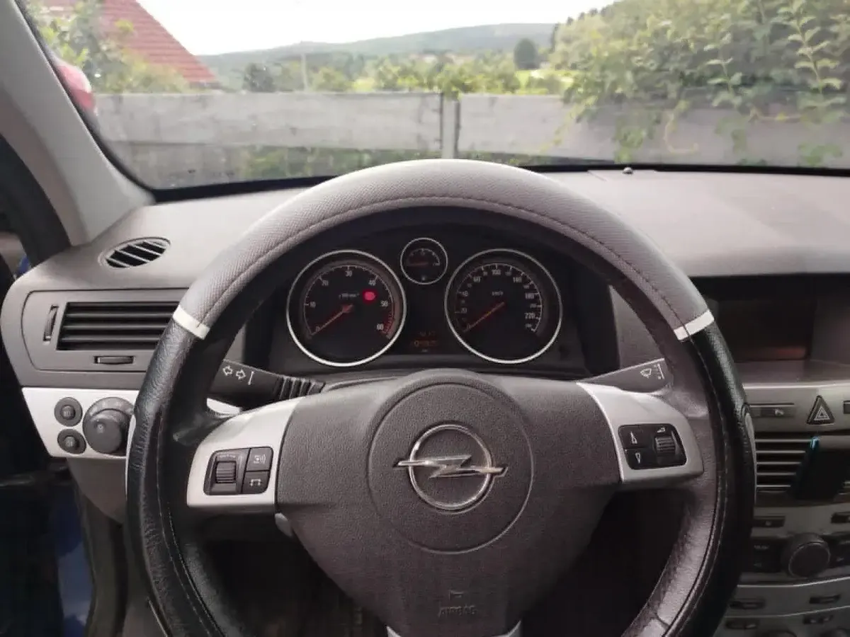 Gebraucht Opel Astra 110 PS (80 kW) 2009 Kombi