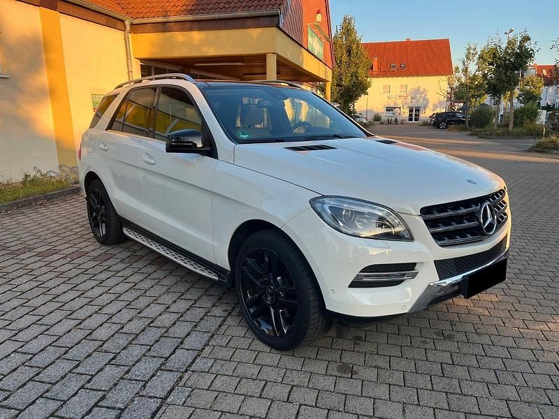 Weiß Gebraucht 2013 Mercedes ML350 SUV | 19.900 € (Superpreis) - Bild 1/4