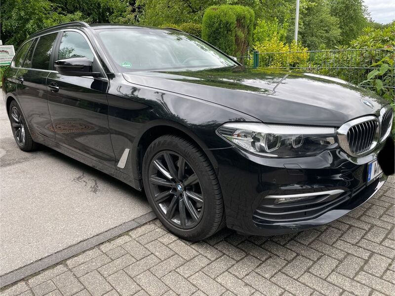 Schwarz Gebraucht 2018 BMW 520 Sport Line Kombi | 23.800 € (Fairer Preis) - Bild 1/4