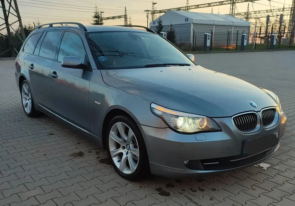 Gebraucht BMW 550 367 PS (269 kW) 2008 Grau Kombi