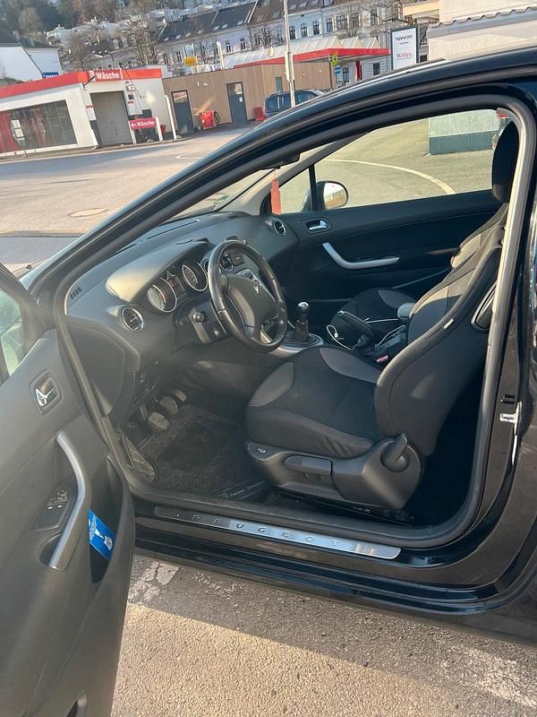 Gebraucht Peugeot 308 120 PS (88 kW) 2007 Schwarz Kleinwagen