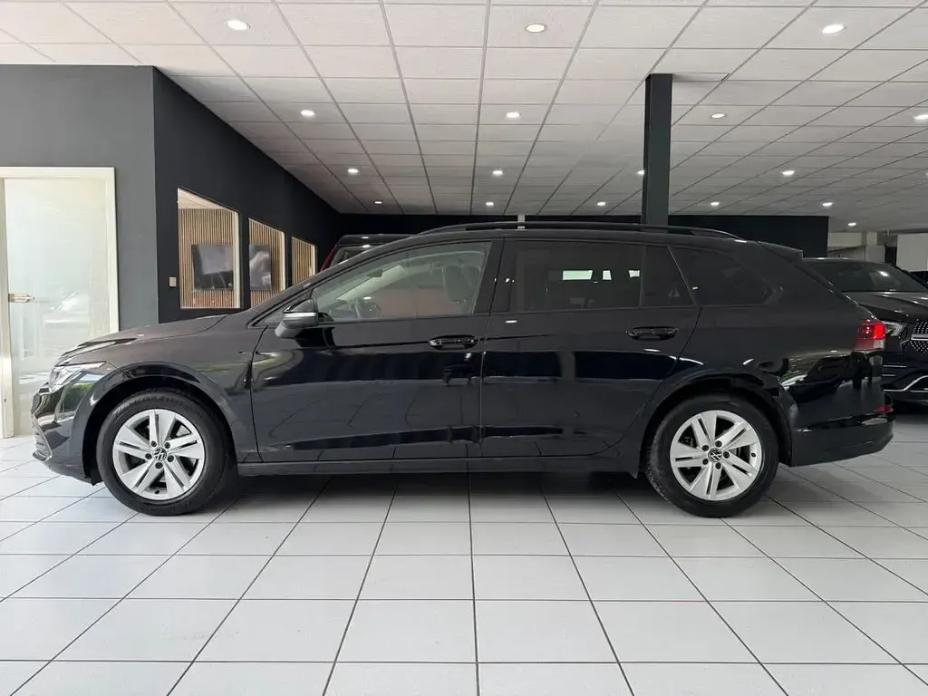 Gebraucht VW Golf VIII Life 150 PS (110 kW) 2021 Schwarz Kombi