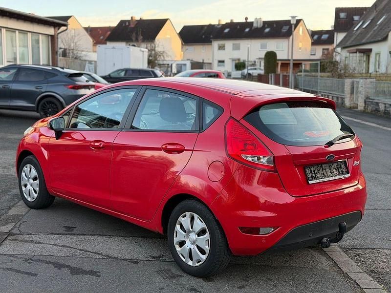 Gebraucht Ford Fiesta Trend 60 PS (44 kW) 2010 Rot Limousine