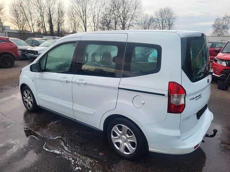 Gebraucht Ford Tourneo Courier Trend 101 PS (74 kW) 2017 Weiß Van / Kleinbus
