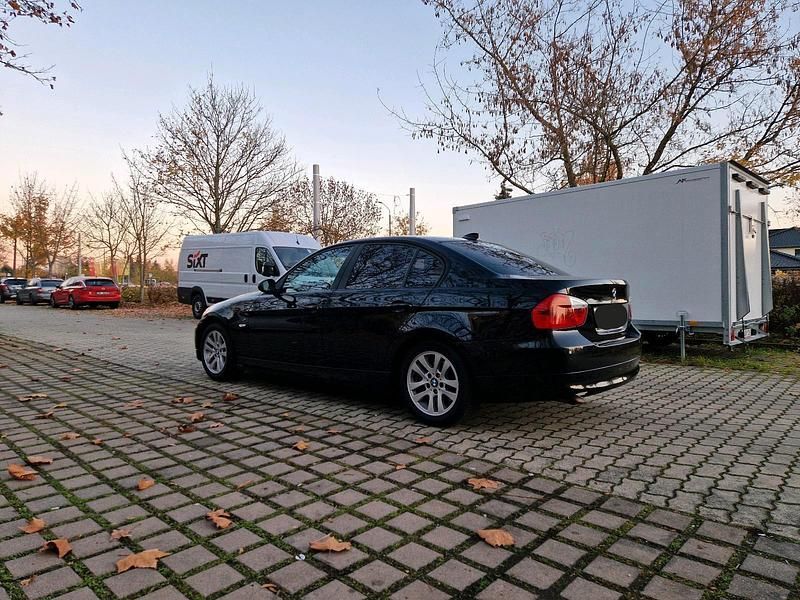 Schwarz Gebraucht 2005 BMW 320 Limousine | 3.999 € (Fairer Preis) - Bild 1/4