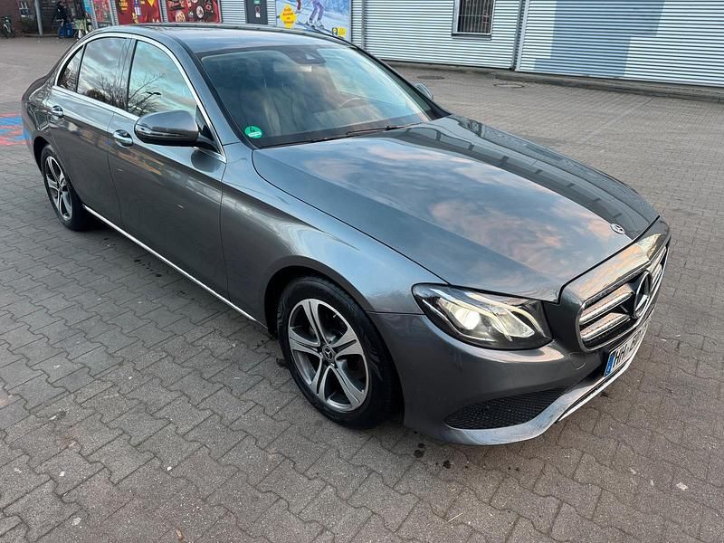 Silber Gebraucht 2019 Mercedes E200 Limousine | 25.900 € (Fairer Preis) - Bild 1/4