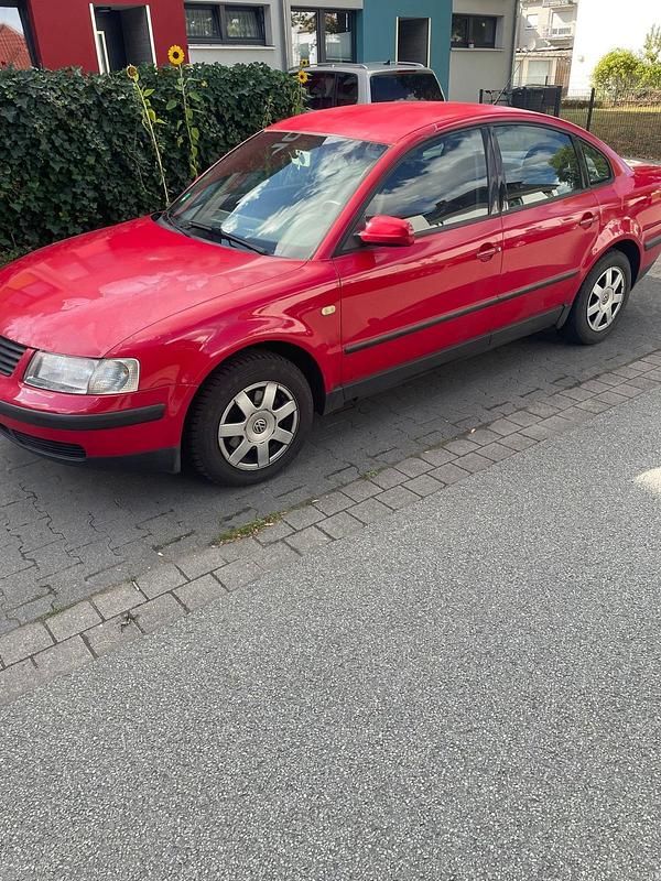 Rot Gebraucht 2000 VW Passat Limousine | 700 € (Superpreis) - Bild 1/4