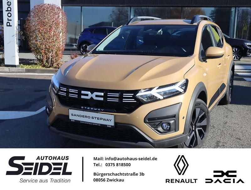 Safari beige Neu 2025 Dacia Sandero Expression Limousine | 16.987 € - Bild 1/4