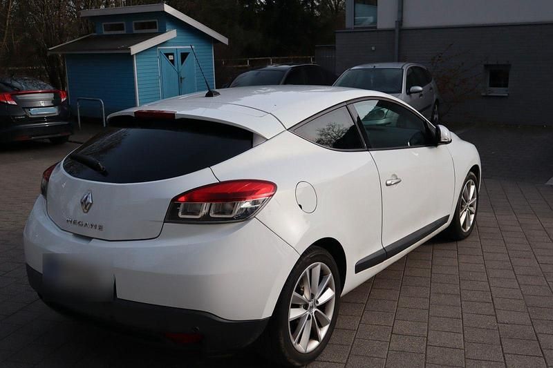 Gebraucht Renault Mégane Coupé Dynamique 102 PS (75 kW) 2010 Weiß Coupé
