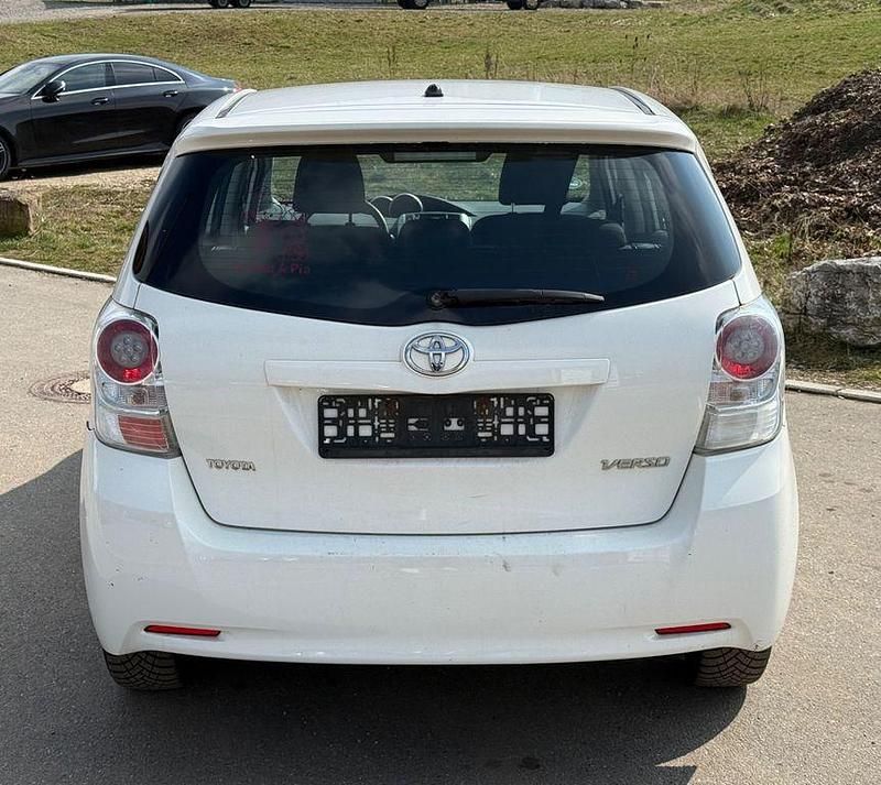 Gebraucht Toyota Verso 126 PS (92 kW) 2011 Weiß Van / Kleinbus