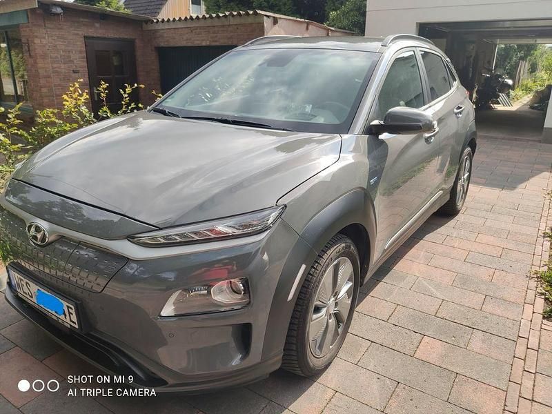 Grau Gebraucht 2019 Hyundai Kona Premium SUV | 19.200 € (Fairer Preis) - Bild 1/4