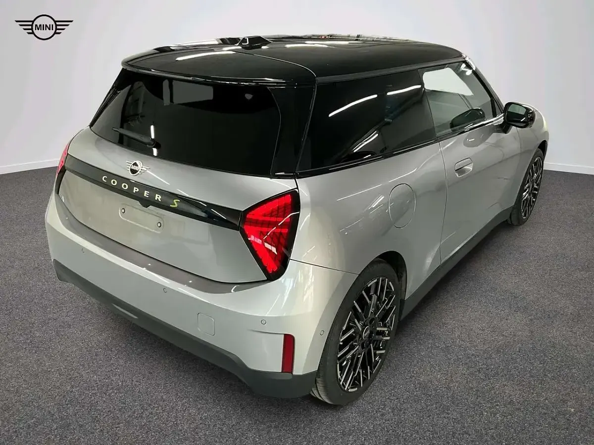 Gebraucht Mini Cooper SE Favoured 160 kW (218 PS) 2025 Grau Kleinwagen