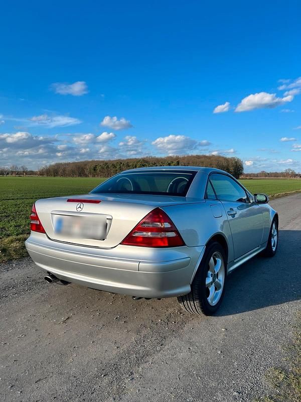 Gebraucht Mercedes SLK200 163 PS (119 kW) 2000 Silber Cabrio