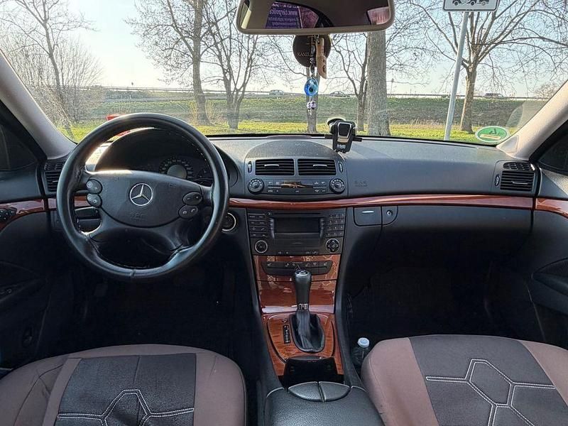 Gebraucht Mercedes E220 Elegance 170 PS (125 kW) 2008 Silber Limousine