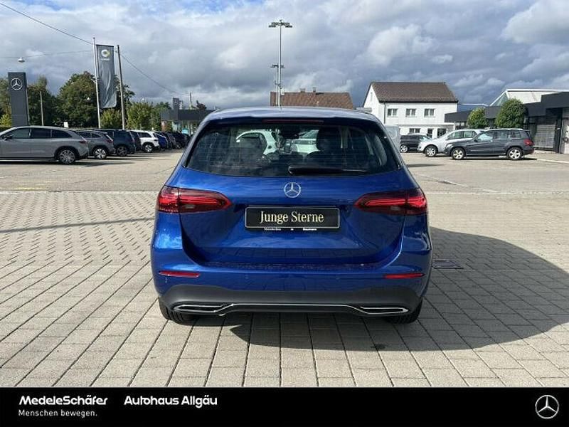 Gebraucht Mercedes B200 Progressive 163 PS (119 kW) 2024 Lack spektralblau Van / Kleinbus