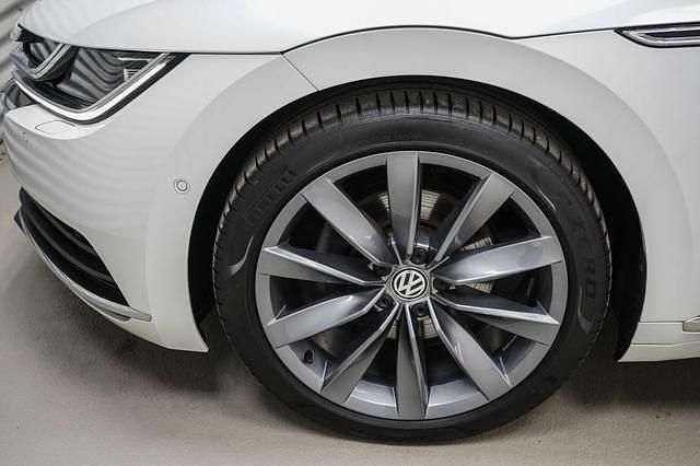 Gebraucht VW Arteon Elegance 190 PS (139 kW) 2019 Oryx white metallic () oryx white metallic () Kleinwagen