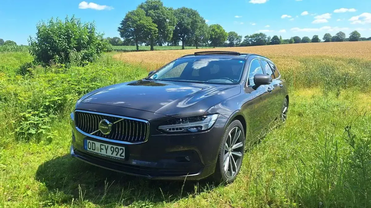 Gebraucht Volvo V90 Momentum 235 PS (172 kW) 2021 Grau Kombi