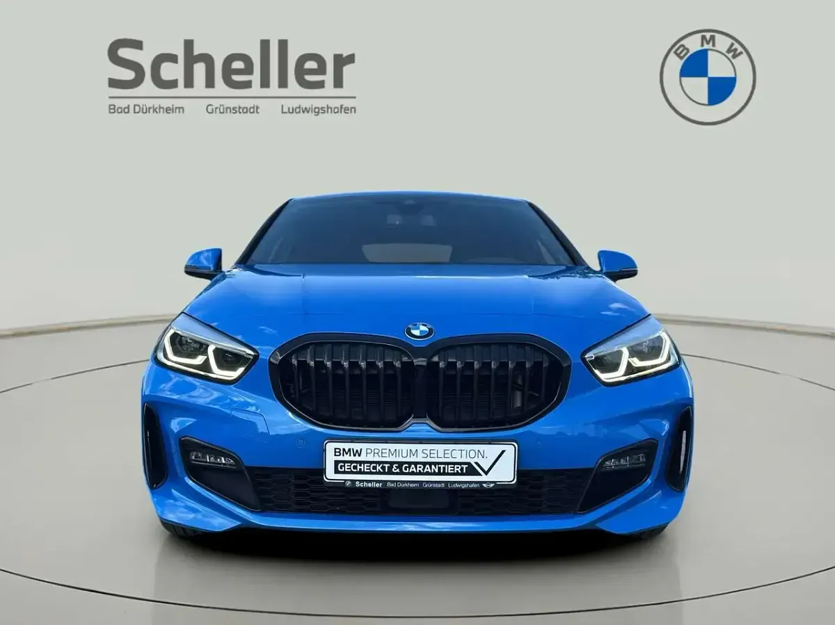 Gebraucht BMW 120 M Sport 190 PS (139 kW) 2023 Misano blau Kleinwagen