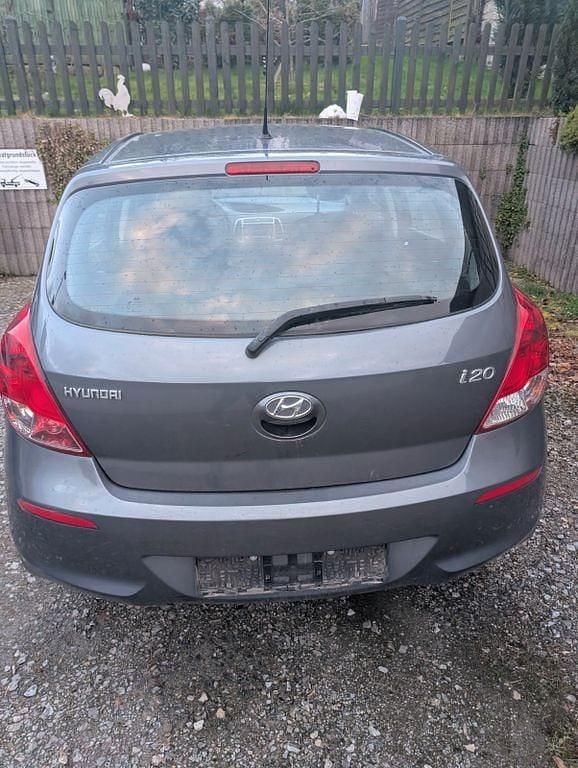 Gebraucht Hyundai i20 86 PS (63 kW) 2014 Grau Kleinwagen