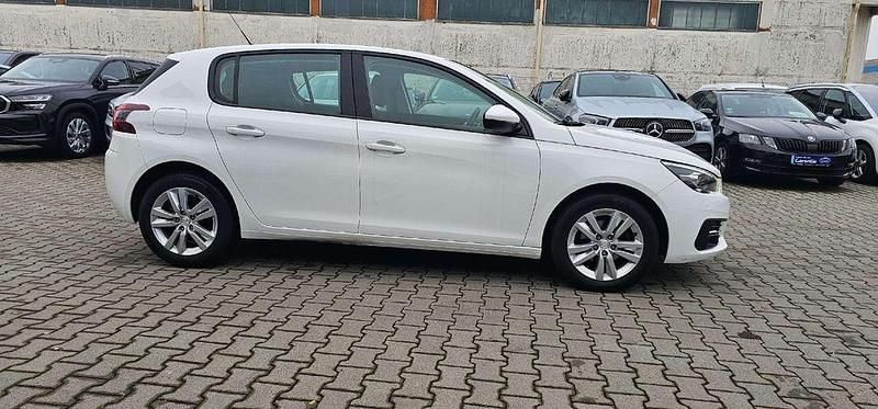 Gebraucht Peugeot 308 Active 131 PS (96 kW) 2022 Lack weiss banquise/deckende Limousine