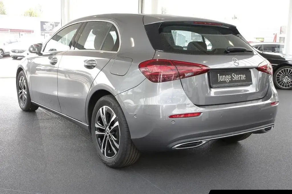 Gebraucht Mercedes A180 Progressive 136 PS (100 kW) 2025 Grau Limousine