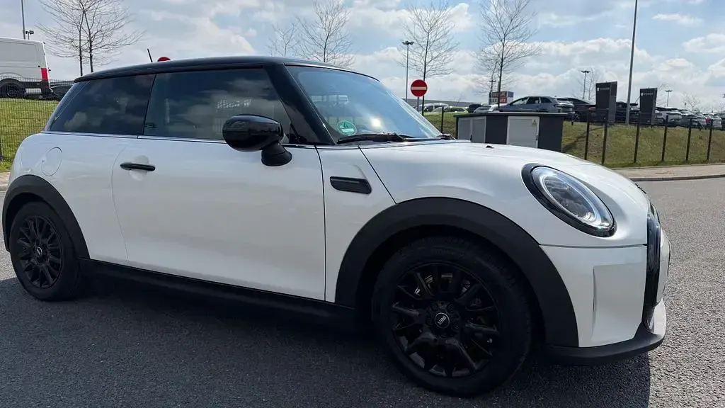 Gebraucht Mini Cooper 136 PS (100 kW) 2023 Weiß Kleinwagen