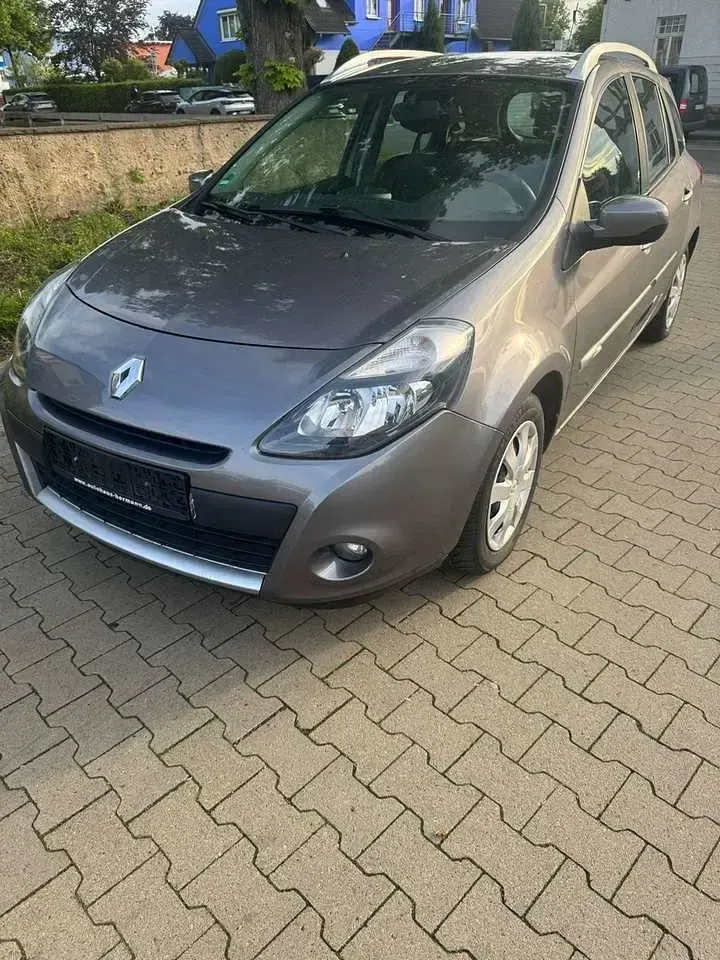 Gebraucht Renault Clio GrandTour 88 PS (64 kW) 2011 Grau Kombi