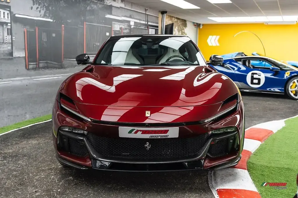 Gebraucht Ferrari Purosangue 725 PS (533 kW) 2024 Rot SUV