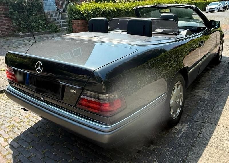 Second-hand Mercedes E320 220 CP (161 kW) 1994 Negru Cabrio