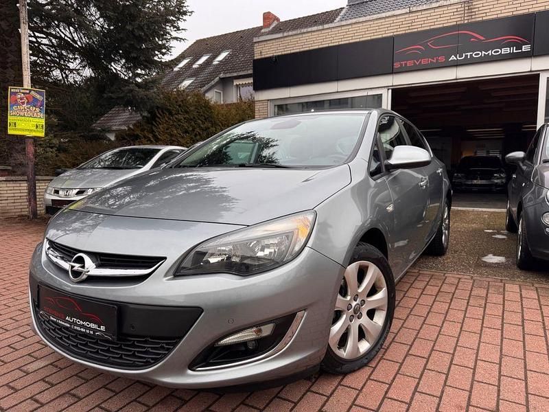 Gebraucht Opel Astra S 116 PS (85 kW) 2013 Silber Limousine