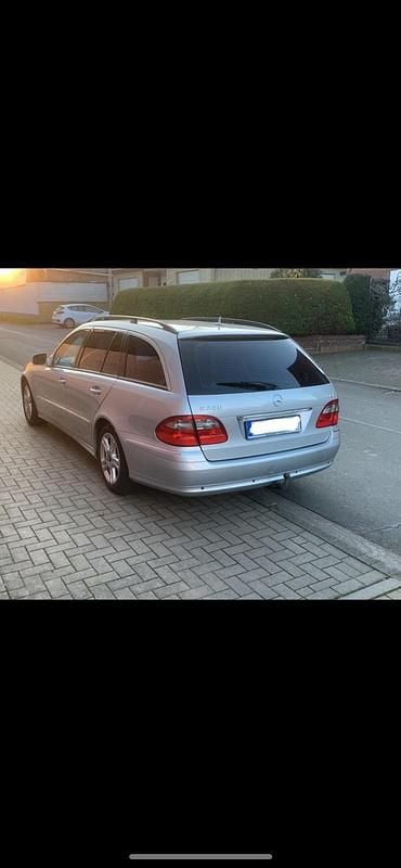 Gebraucht Mercedes E220 Avantgarde 170 PS (125 kW) 2007 Silber Kombi