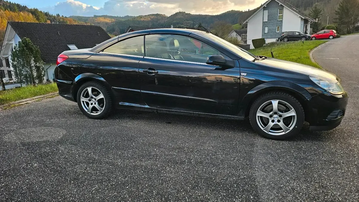 Gebraucht Opel Astra 150 PS (110 kW) 2007 Schwarz Cabrio