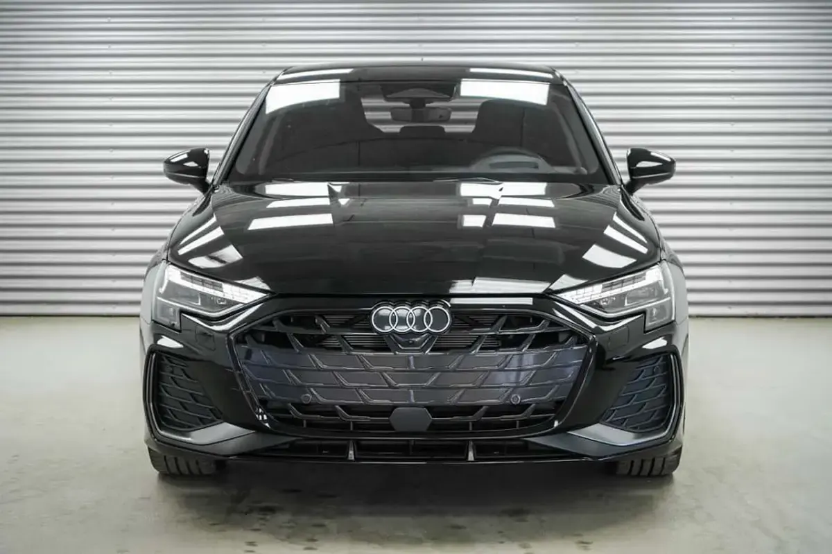 Neu Audi A3 Sportback 204 PS (150 kW) 2026 Mythosschwarz metallic (0e) Kleinwagen