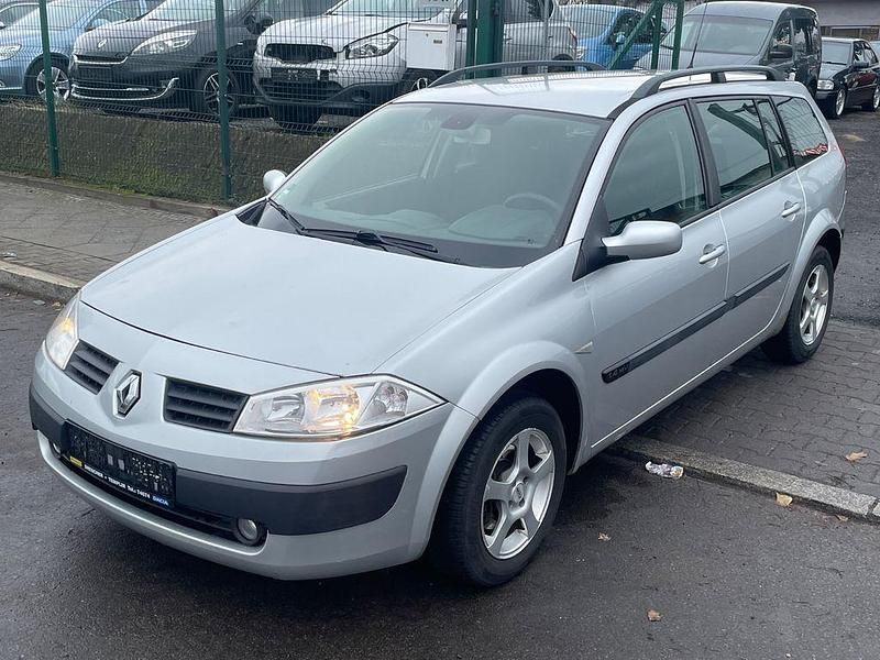 Silber Gebraucht 2005 Renault Mégane II Dynamique Limousine | 1.490 € (Guter Preis) - Bild 1/4