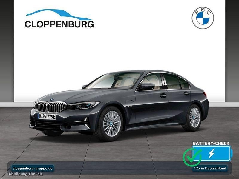Grau Gebraucht 2022 BMW 330e Luxury Line Limousine | 32.900 € (Fairer Preis) - Bild 1/4