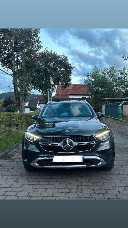 Grau Gebraucht 2022 Mercedes GLC200 Avantgarde SUV | 41.000 € (Guter Preis) - Bild 1/4