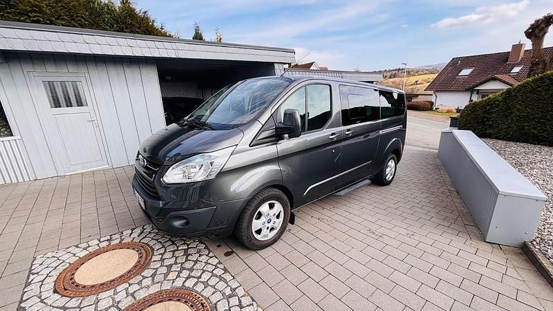 Gebraucht Ford Tourneo Titanium 155 PS (114 kW) 2015 Grau Van / Kleinbus
