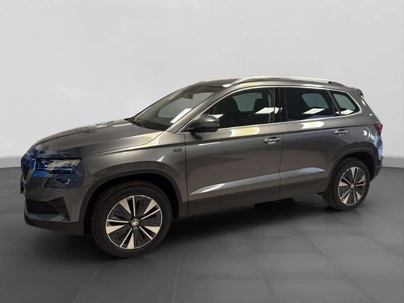 Graphitegrau metallic Neu 2025 Skoda Karoq Selection SUV | 32.100 € (Fairer Preis) - Bild 1/4