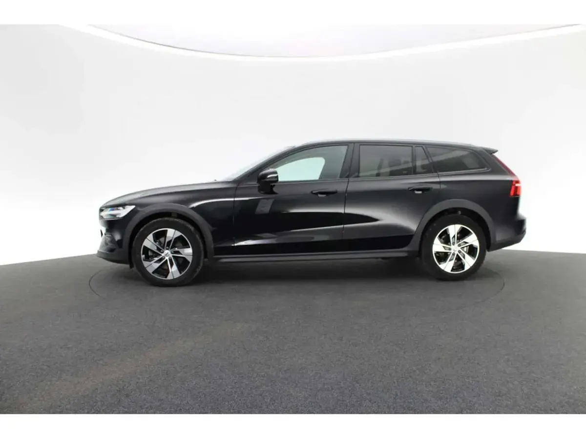 Gebraucht Volvo V60 Plus 197 PS (144 kW) 2023 Schwarz Kombi