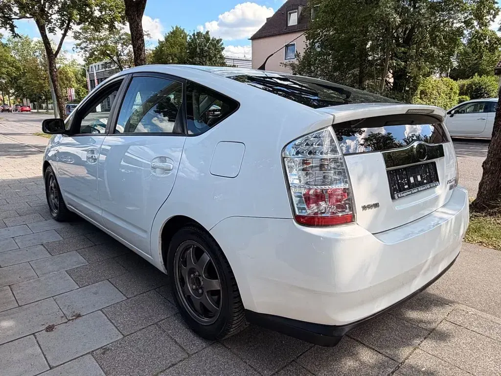Gebraucht Toyota Prius Executive 77 PS (56 kW) 2006 Weiß Kleinwagen